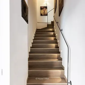 https://housevillas-donna-rosa-luxury-home.sicilyhotelsitaly.net